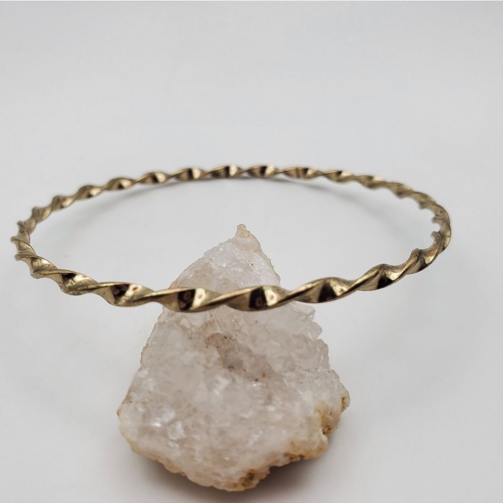 Gold tone barbed‎ wire wreath bracelet B1421